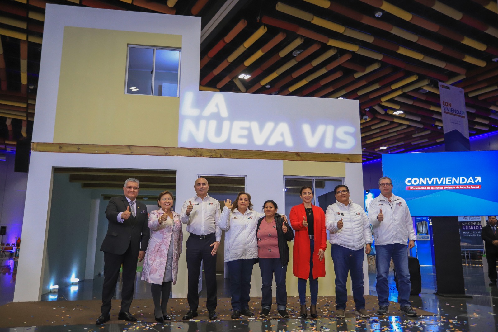 Presidenta Boluarte participa en presentación de nueva vivienda social.