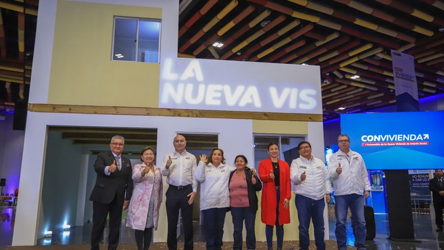 Presidenta Boluarte participa en presentación de nueva vivienda social.