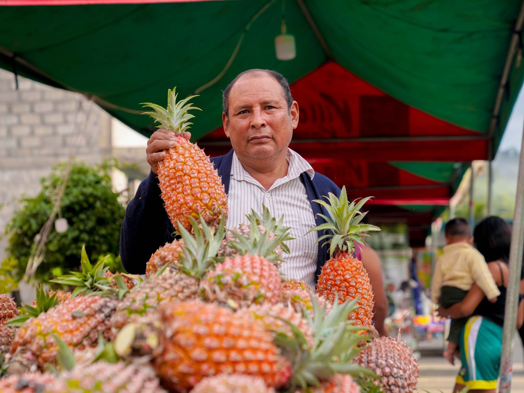 feria: “De la Chacra a la Olla”. Desde frutas y verduras frescas hasta deliciosos productos artesanales, todo con el sabor auténtico y la frescura que solo la agricultura de nuestras localidad puede ofrecer.