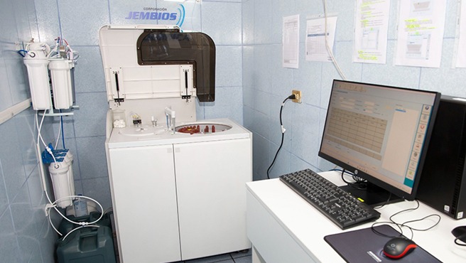Minsa: Hospital Víctor Larco Herrera puso en funcionamiento moderno laboratorio de bioquímica automatizado