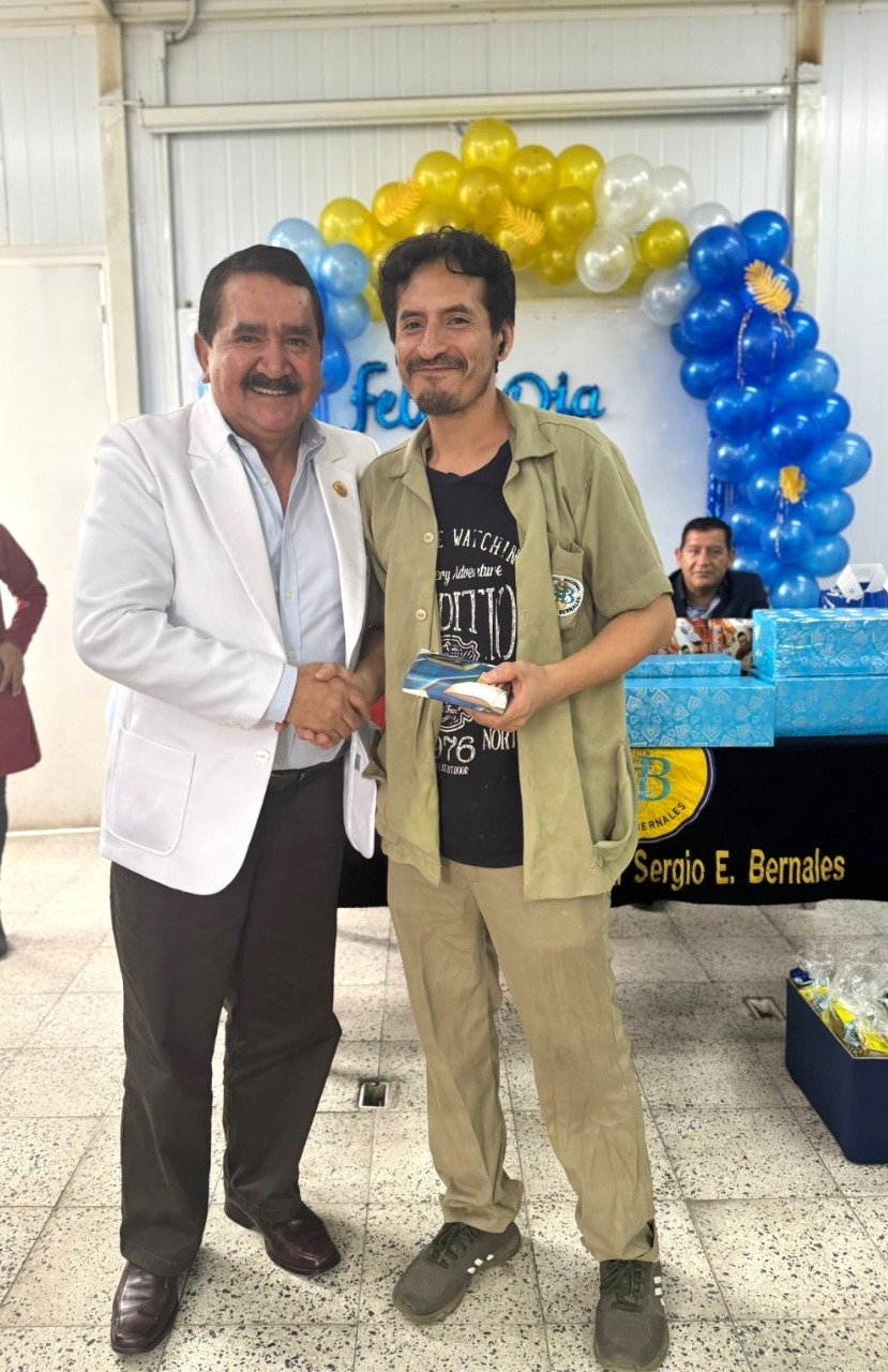 Hospital Nacional Sergio E. Bernales celebró el Día del Padre con emotivo homenaje a trabajadores y pacientes