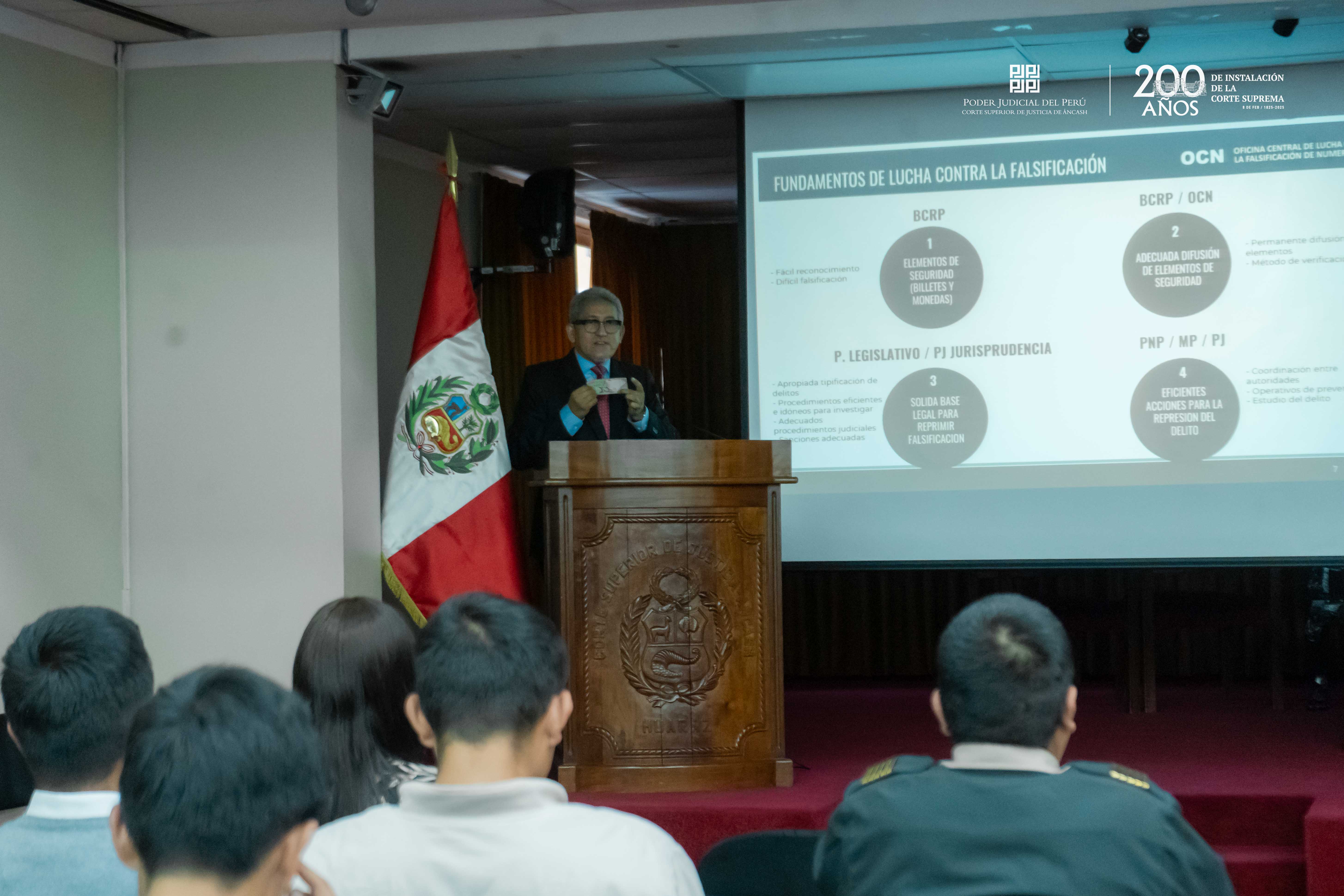Capacitación Características de seguridad de billetes expresados en Soles y Dólares, y sus falsificaciones
