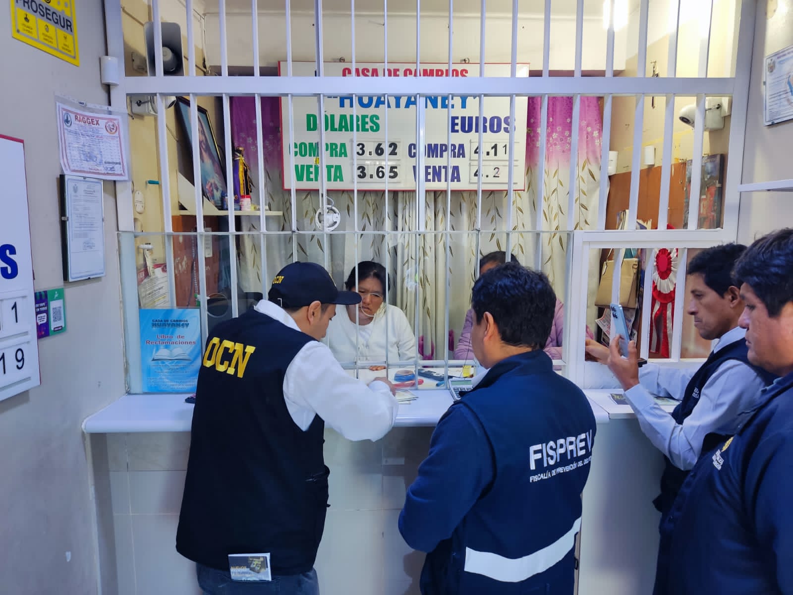 Capacitación Características de seguridad de billetes expresados en Soles y Dólares, y sus falsificaciones