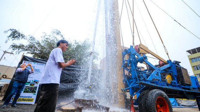 AGUA DE EMERGENCIA LLEGÓ A 700 000 BENEFICIARIOS