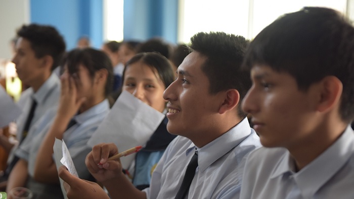 Alumnos arequipeños