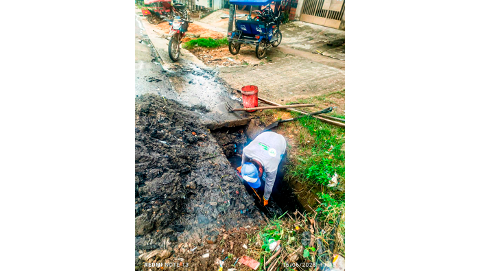 Trabajos de descolmatación de cunetas en la ciudad de Tarapoto. 
