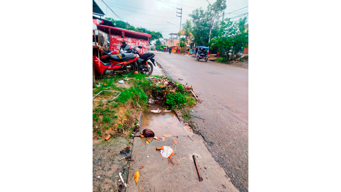 Trabajos de descolmatación de cunetas en la ciudad de Tarapoto. 