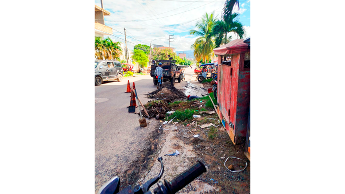 Trabajos de descolmatación de cunetas en la ciudad de Tarapoto. 