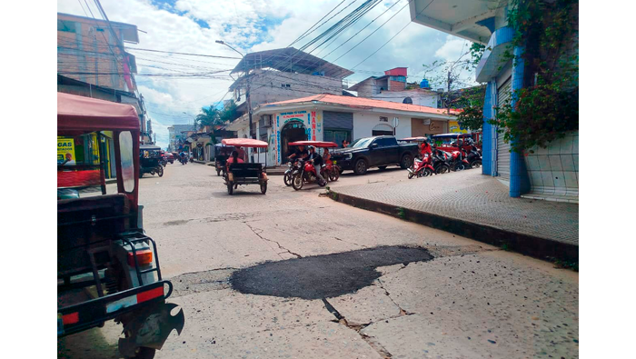 Resanado de vΓas en principales calles de la ciudad de Tarapoto.
