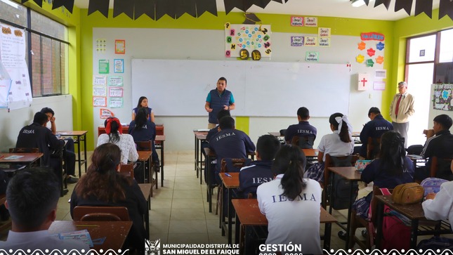 promueve charla sobre violencia.