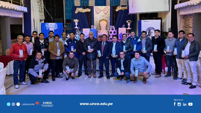 En una emotiva ceremonia, docentes y trabajadores administrativos celebraron la antesala por el Día del Padre.