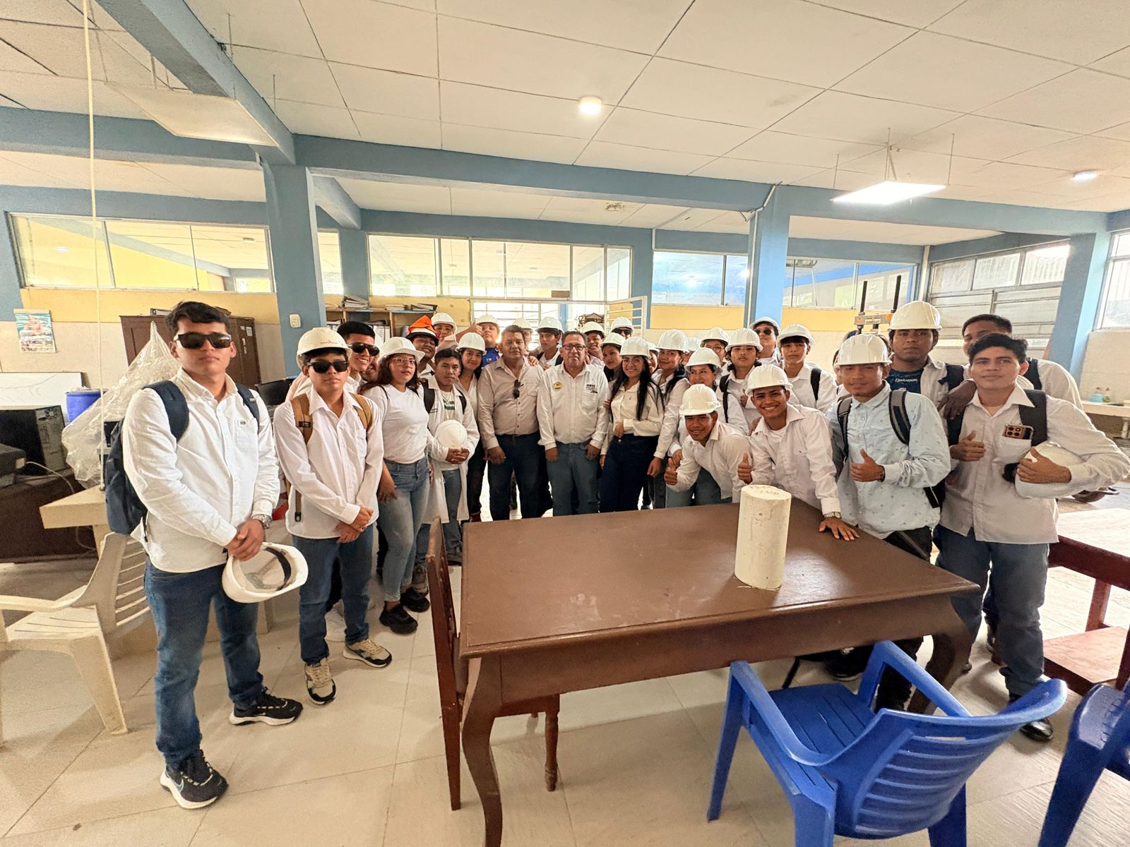 Grtc Loreto capacita a estudiantes del Tecnológico Iquitos en estudio de suelos.