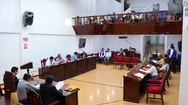 En sesión ordinaria del Concejo Municipal, se aprobó por unanimidad la Ordenanza Municipal que aprueba el Plan Específico de la Asociación de Vivienda Nuevo Amanecer Copacabana I Etapa, ubicada en el distrito de San Antonio, generando una gran algarabía entre las familias beneficiarias que estuvieron presentes en la sesión.