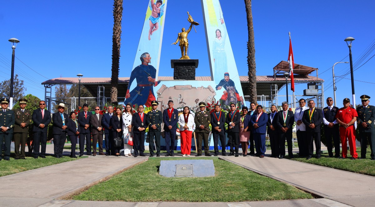 El alcalde provincial de Mariscal Nieto, CPC John Larry Coayla, participó en la ceremonia conmemorativa por el 145º aniversario de la Batalla de Arica y la Renovación del Juramento de Fidelidad a la Bandera, desarrollada en las instalaciones de la Tercera Brigada Blindada.