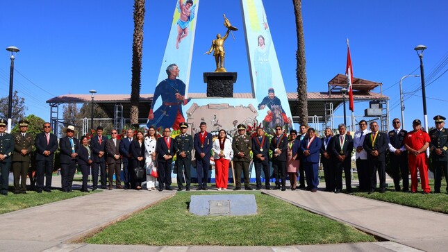 El alcalde provincial de Mariscal Nieto, CPC John Larry Coayla, participó en la ceremonia conmemorativa por el 145º aniversario de la Batalla de Arica y la Renovación del Juramento de Fidelidad a la Bandera, desarrollada en las instalaciones de la Tercera Brigada Blindada.