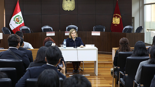 Una delegación de estudiantes de la Universidad Nacional de Moquegua visitó la sede del Tribunal Constitucional en San Isidro