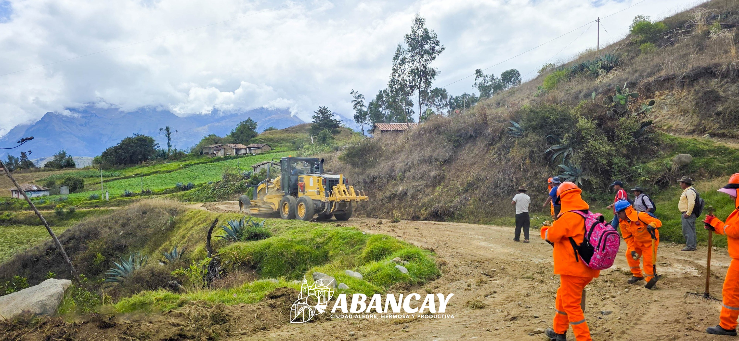 💪🚜¡No Nos Detenemos! Impulsamos El Mantenimiento De Trochas Carrozables En Curahuasi Para Integrar A Nuestras Comunidades Rurales.🌄👨🌾