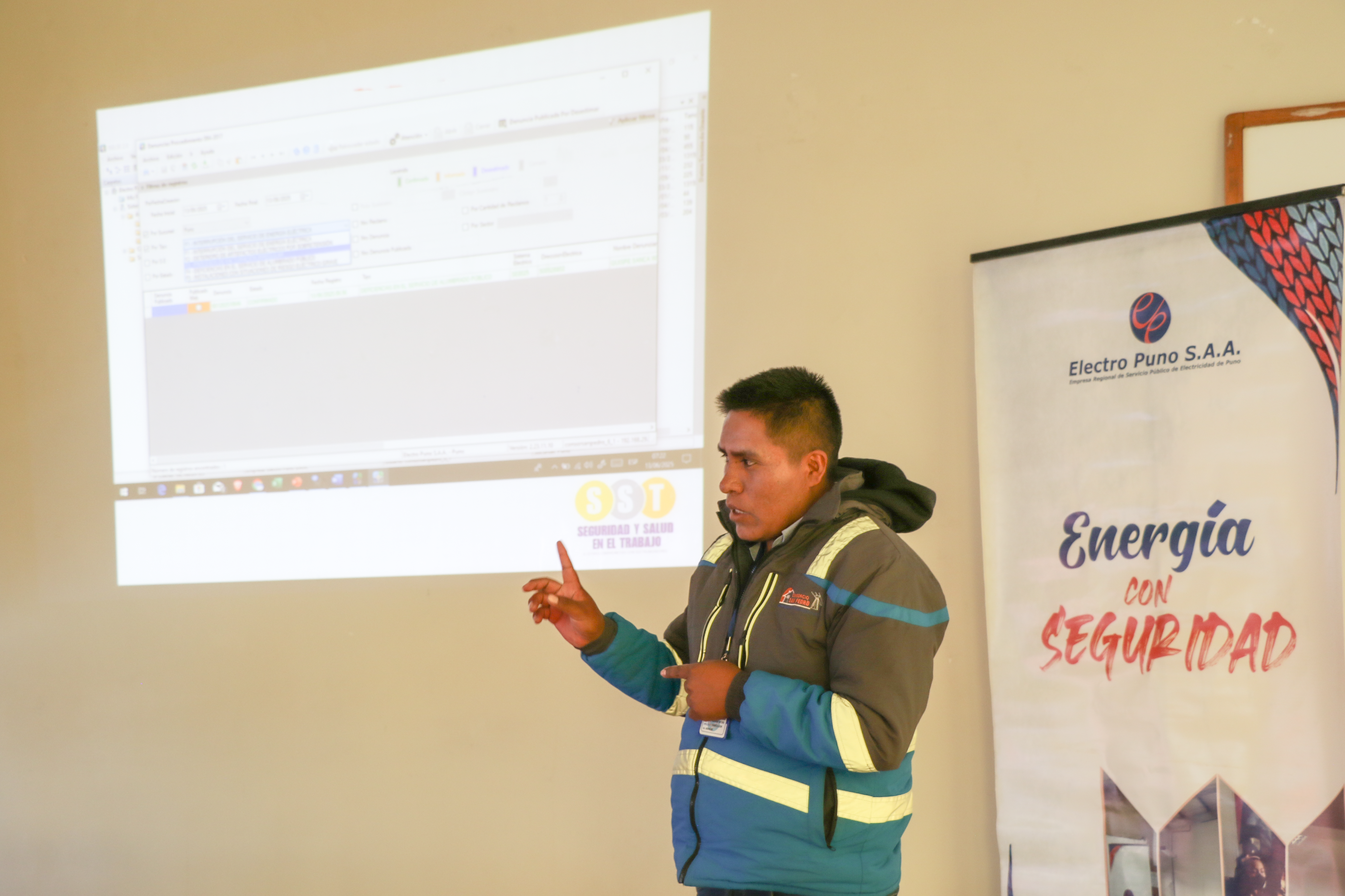 Electro Puno refuerza su compromiso con la seguridad y el medio ambiente en reunión con contratistas