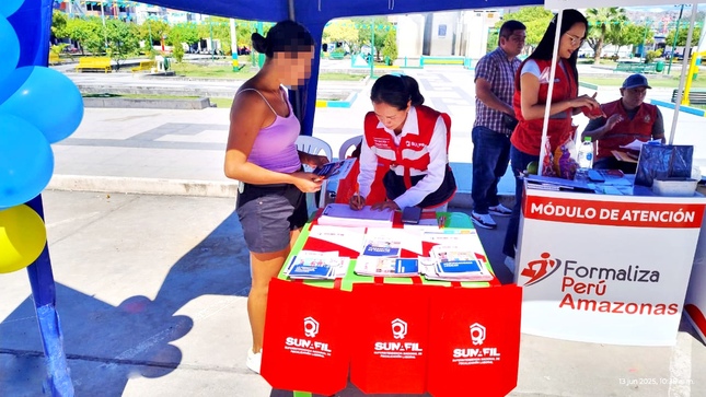 Adolescente pidiendo información  