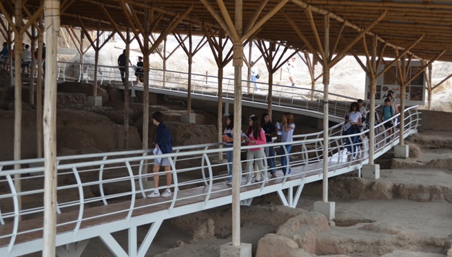 Trabajos de mantenimiento en Huaca Ventarrón 2025 UE005 NL (2)