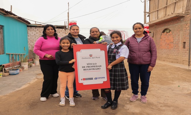 161 familias recibieron títulos de propiedad en la puerta de su casa, acto se realizó en el marco de la entrega de 987 títulos para familias de 9 provincias de la región Lima.