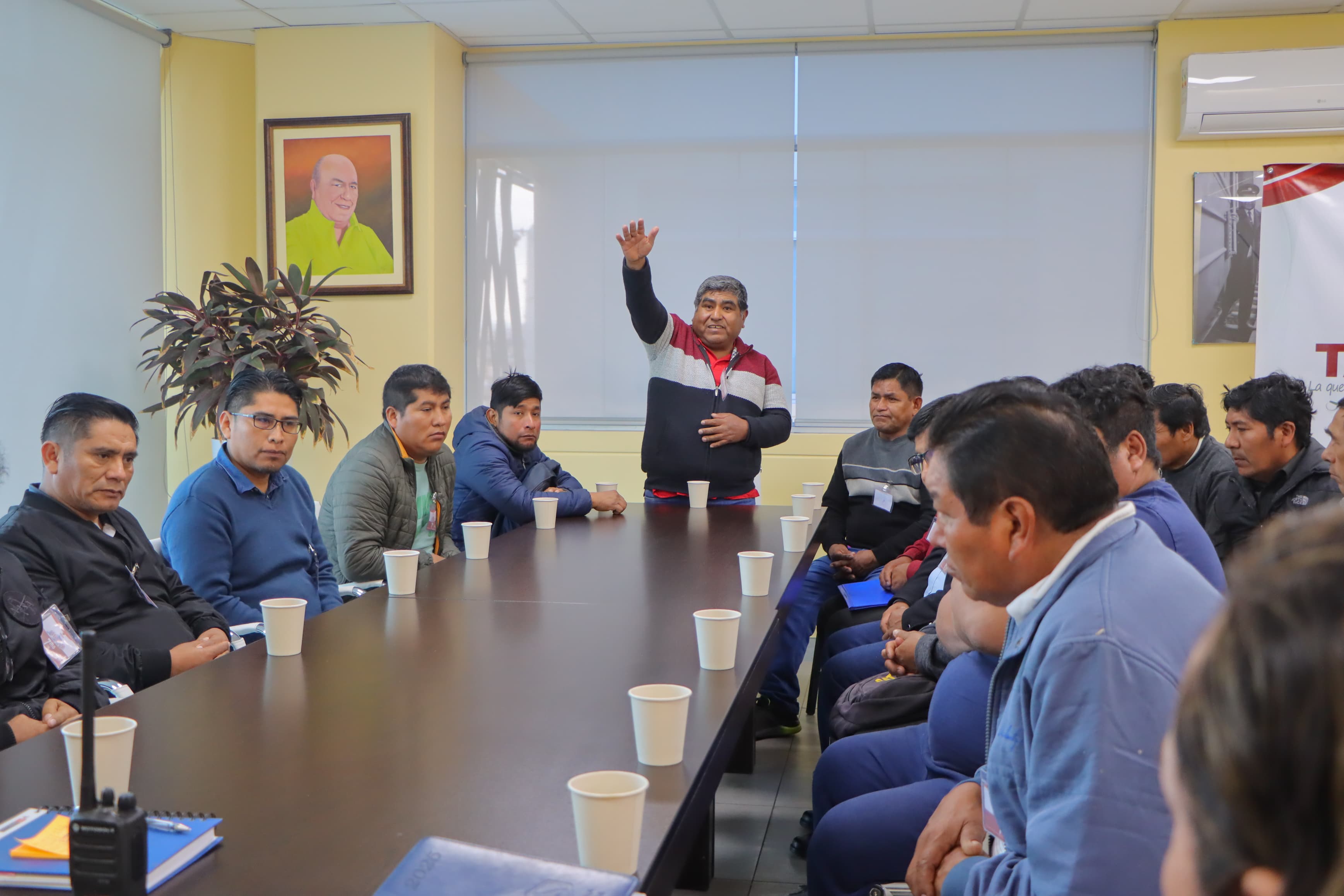 Socializan nuevo anillo vial a asociaciones del Fundo Chololo