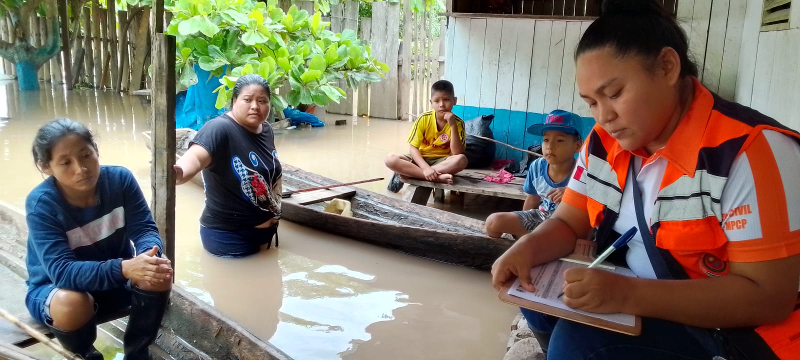 Personal municipal, llegó con ayuda humanitaria a todas las localidades afectadas por inundaciones.