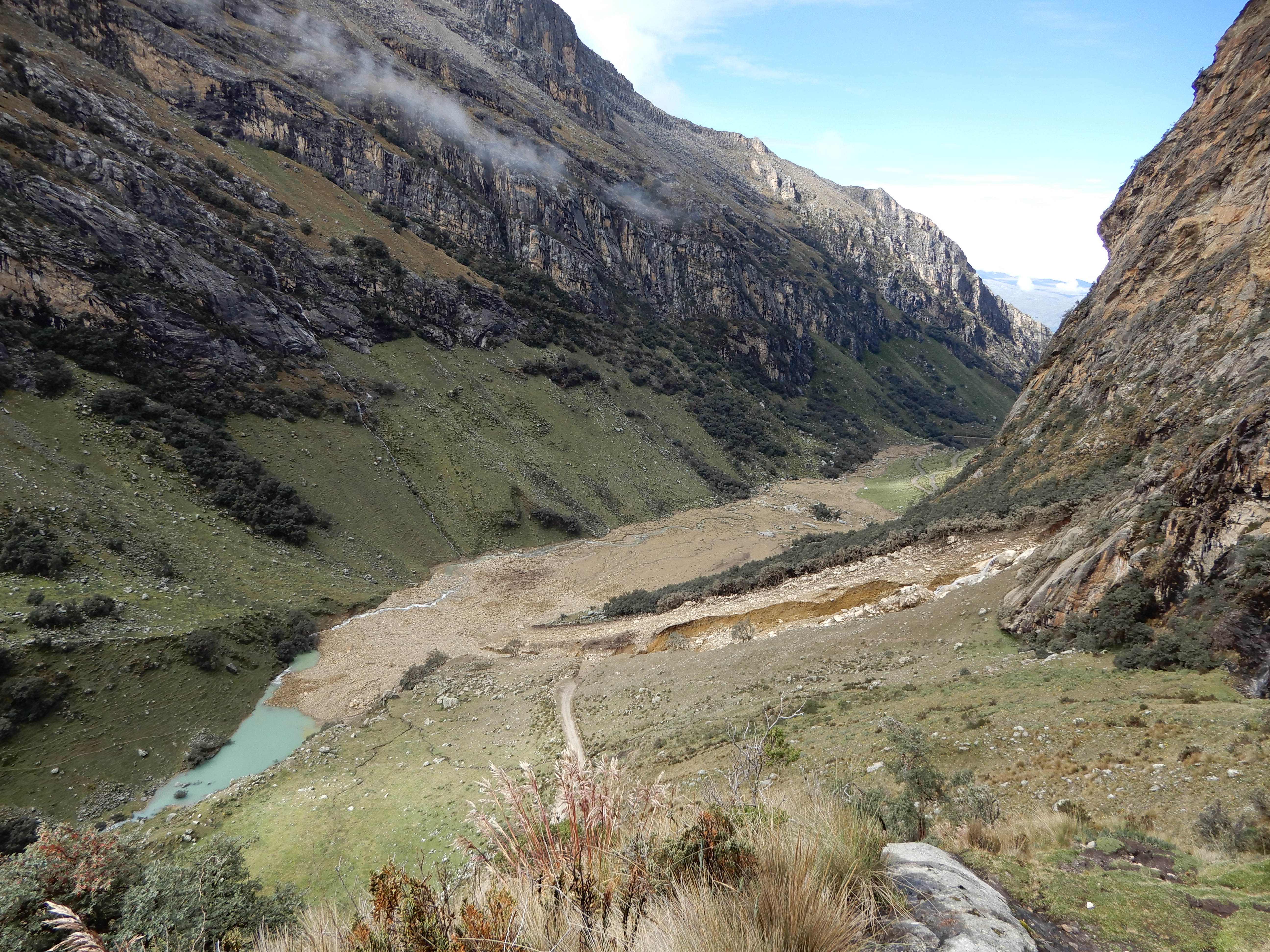 Toma lateral de la laguna que quedó