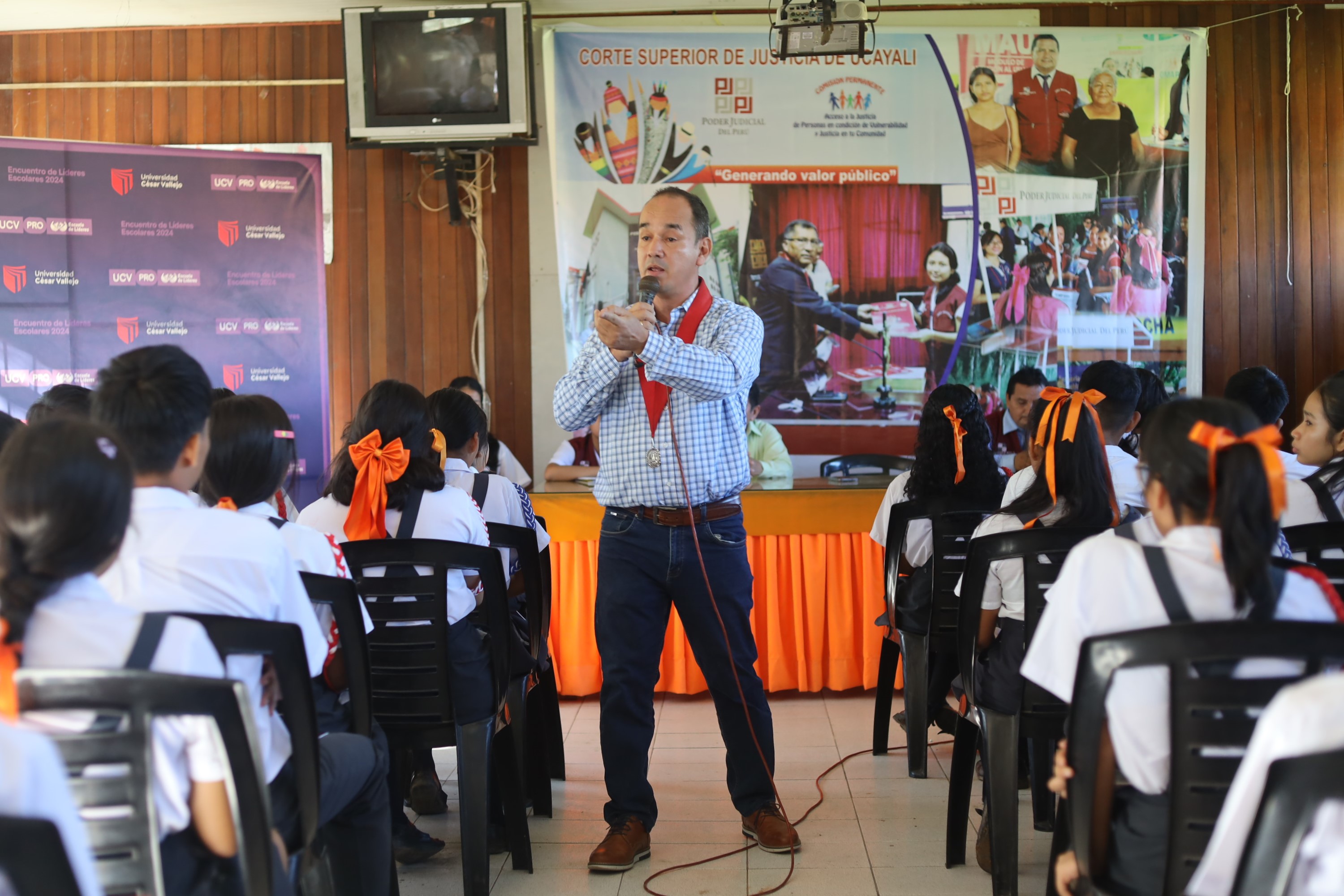 Corte de Ucayali brinda charla a estudiantes sobre bullying escolar, violencia digital e infracciones penales (6)