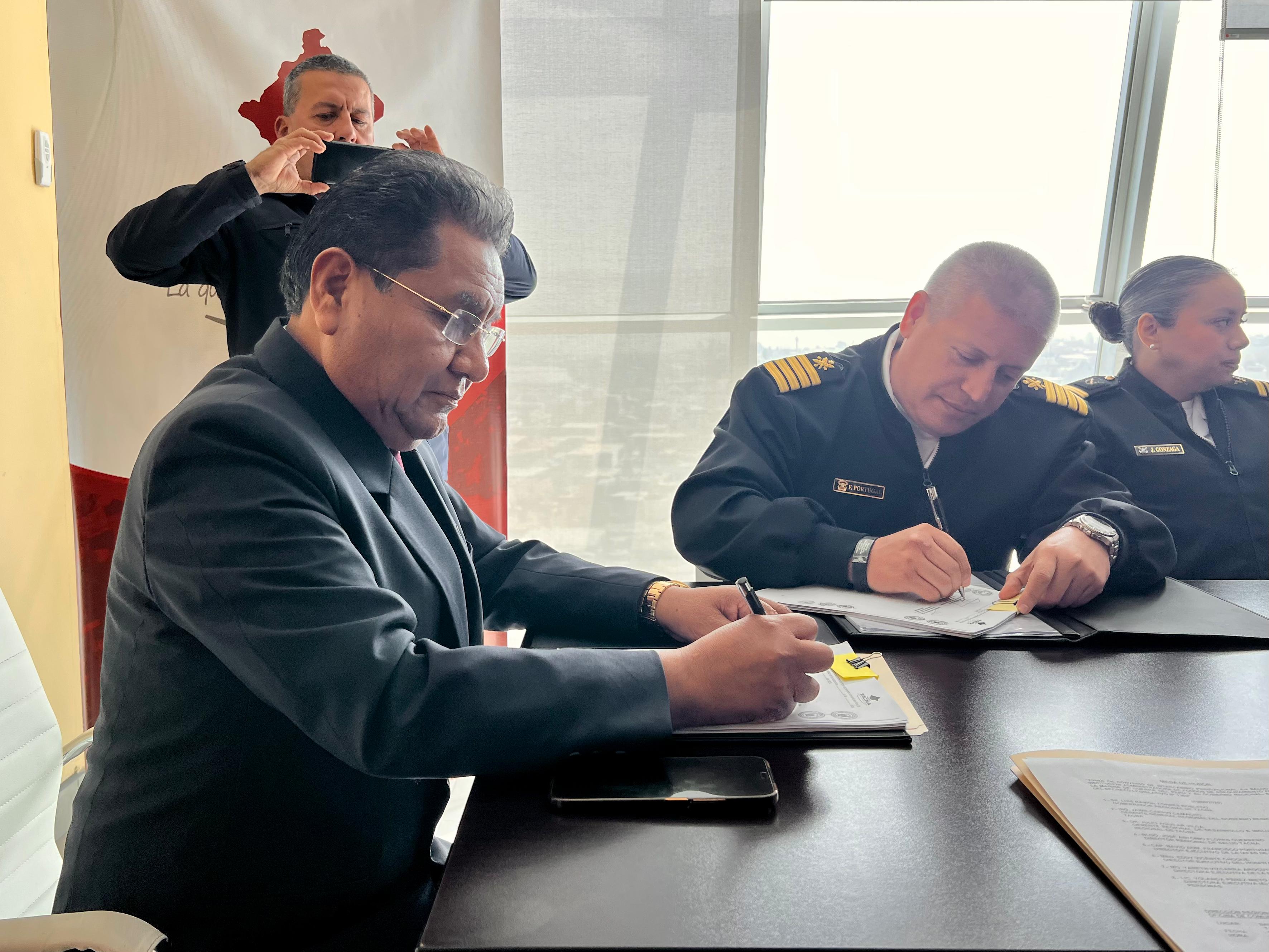 GORE Tacna firmó convenio de intercambio prestacional de salud con la Marina de Guerra del Perú.