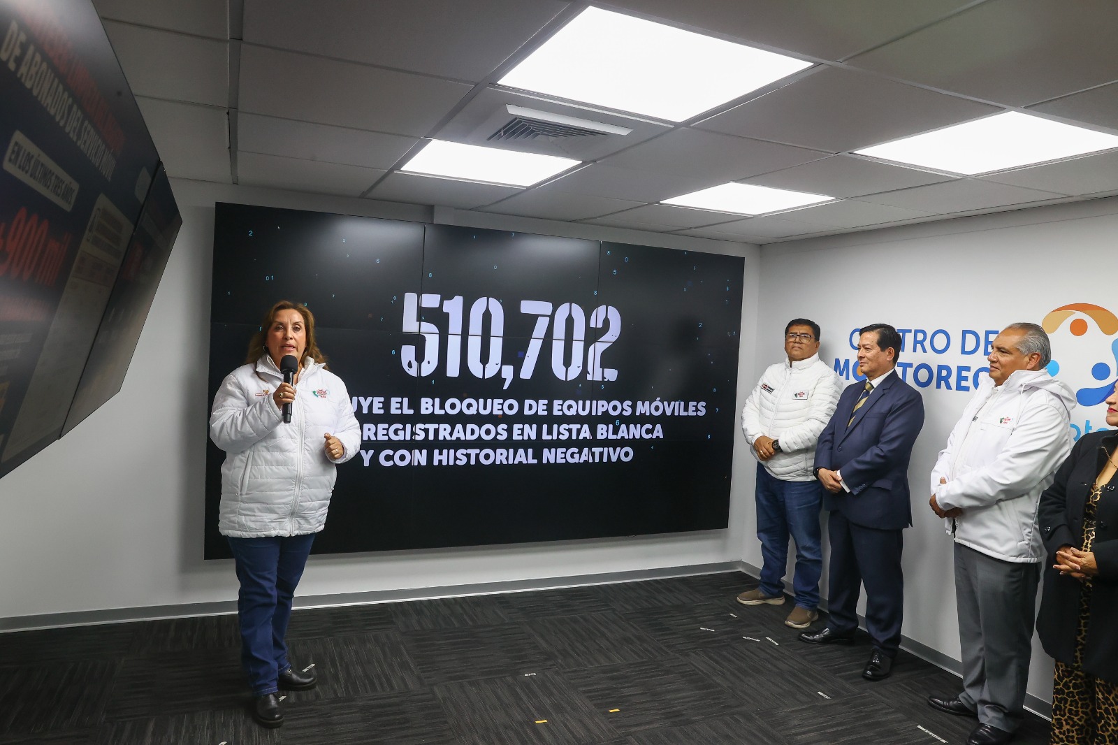 Presidenta Boluarte lidera bloqueo de celulares vinculados a la delincuencia.