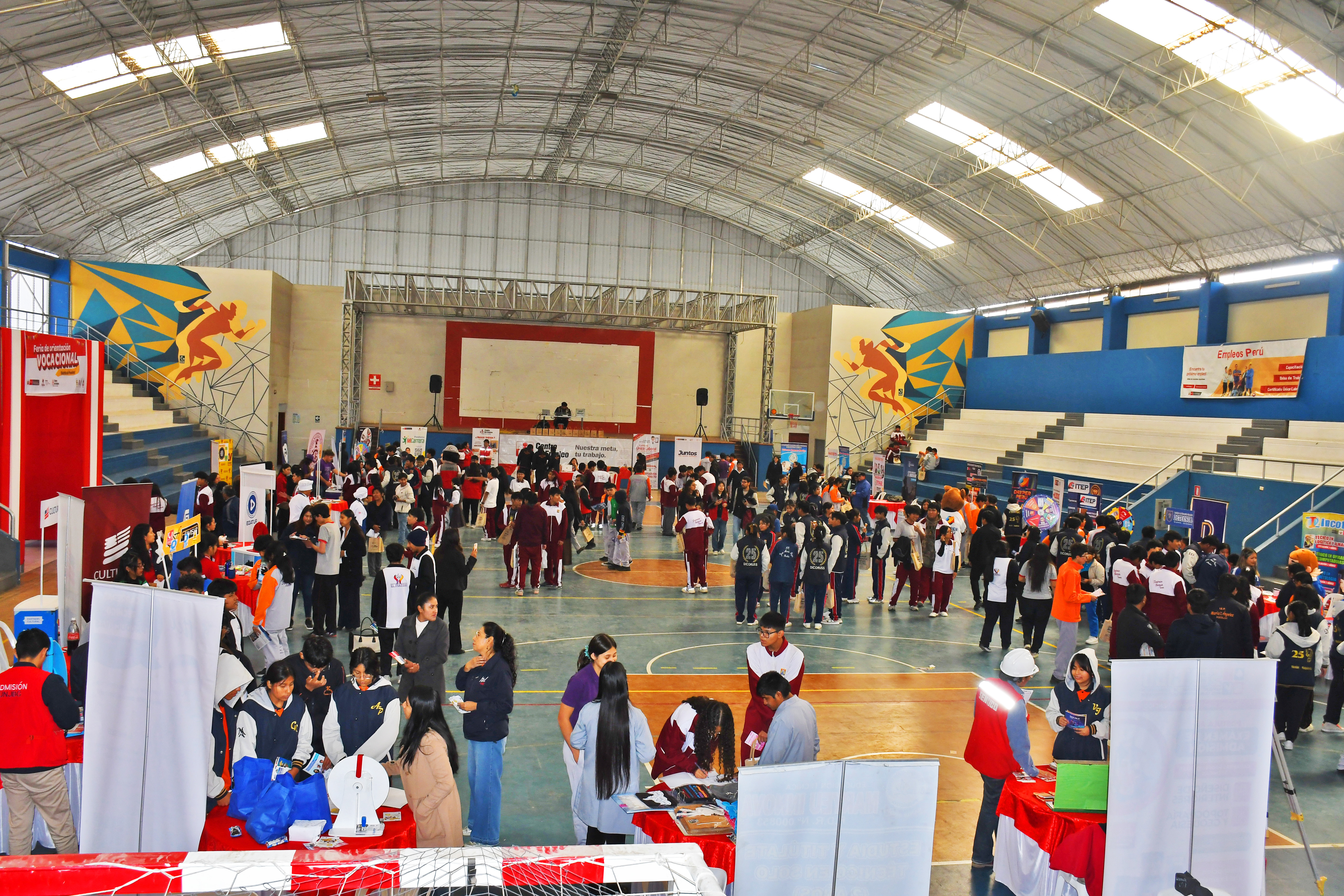 Feria de orientación vocacional abre sus puertas en Pocollay