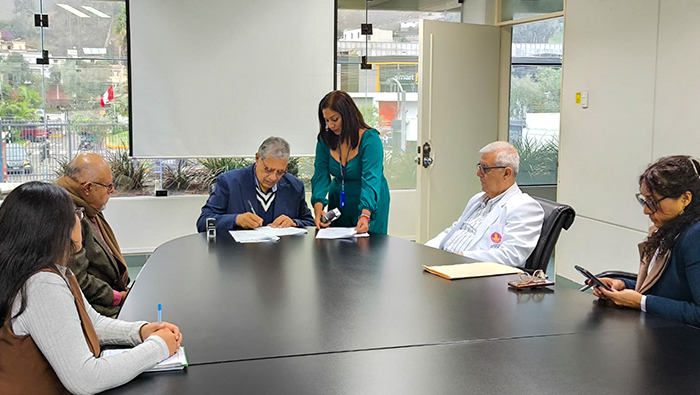 Firma de convenio interinstitucional entre la Facultad de Medicina Humana de la Universidad san Martín de Porres y el Hospital de Chancay