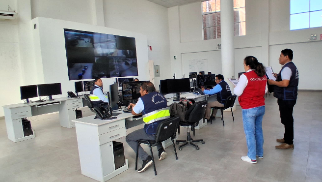 Lambayeque. - Como resultado del operativo de control preventivo en Seguridad Ciudadana 2025 realizado en una muestra representativa de 13 municipalidades de Lambayeque, la Contraloría General de la República - CGR detectó que seis comunas carecen de cámaras y centros de videovigilancia, mientras que, en las otras siete, un tercio de los equipos instalados están inoperativos, afectando la capacidad de prevención y respuesta ante hechos delictivos.