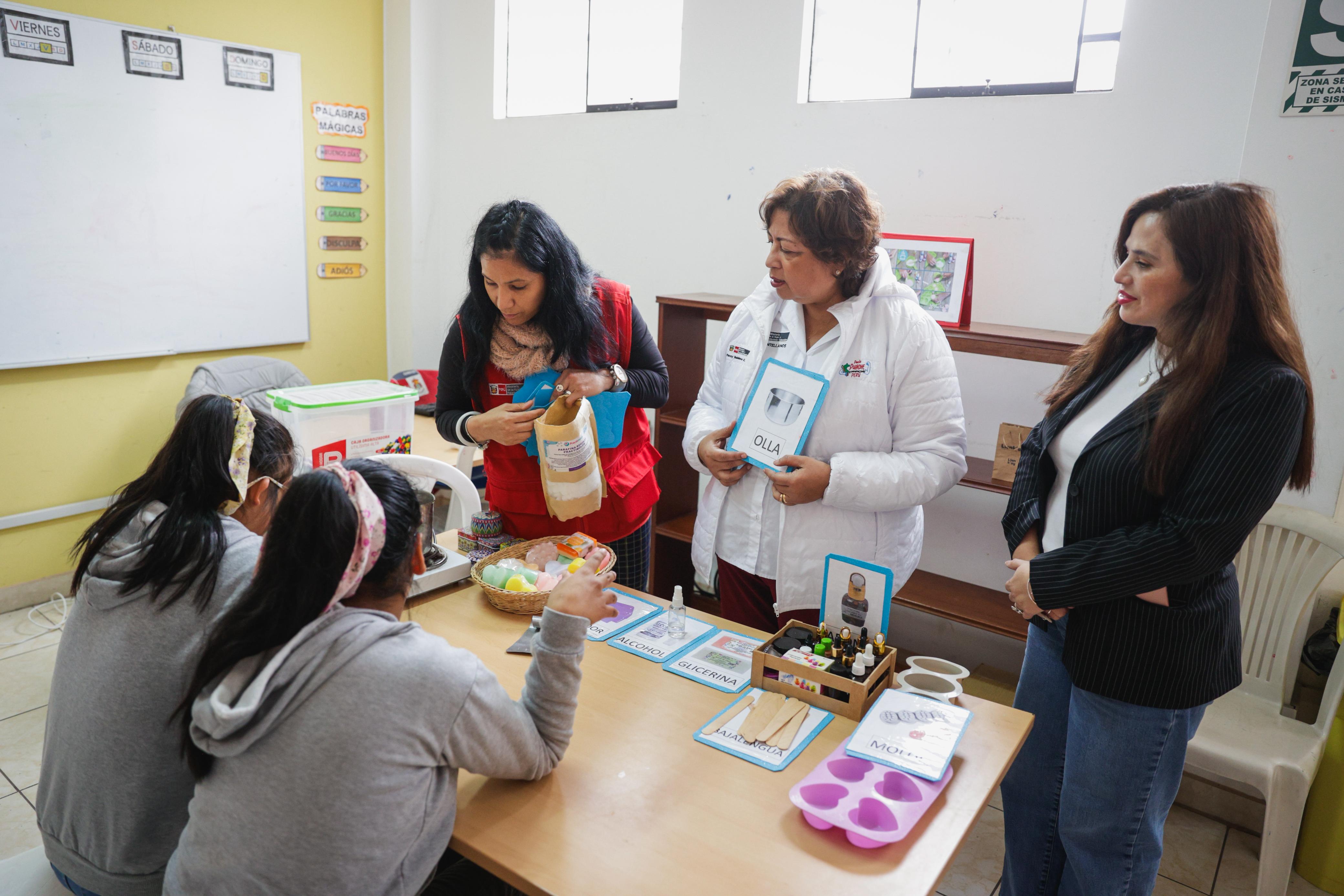 Ministra visita CAR San Francisco de Asís y Cieneguilla en Cercado de Lima