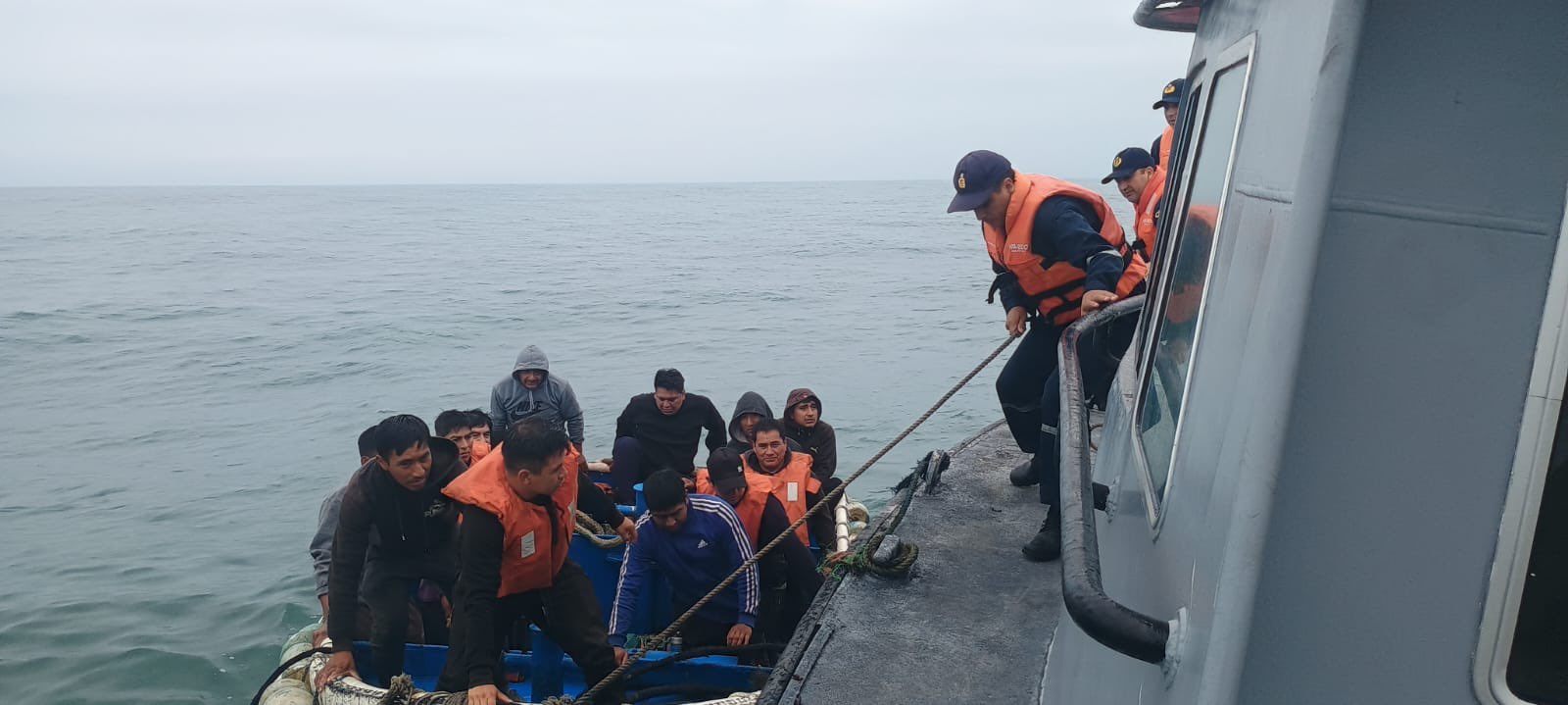 Radiobaliza permitió a la Marina de Guerra del Perú rescatar a 12 pescadores en altamar 
