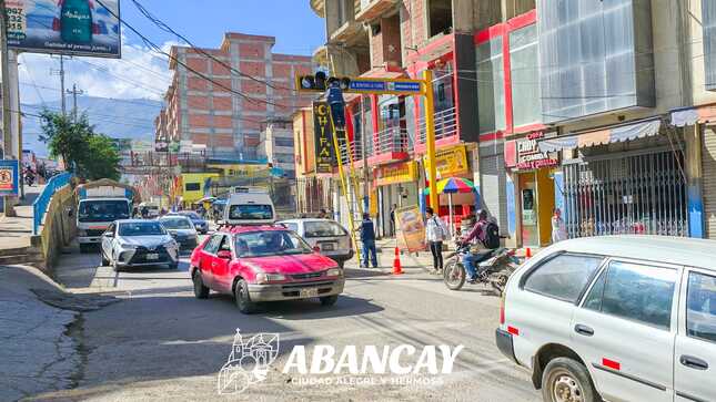 🔖Municipalidad Provincial De Abancay Ejecuta Mantenimiento Integral De Semáforos En Principales Intersecciones De La Ciudad.