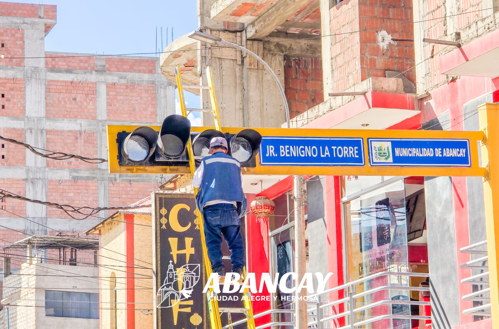 🔖Municipalidad Provincial De Abancay Ejecuta Mantenimiento Integral De Semáforos En Principales Intersecciones De La Ciudad.
