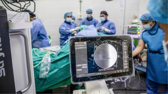 EsSalud Pucallpa marca un hito médico con su primera cirugía laparoscópica de columna