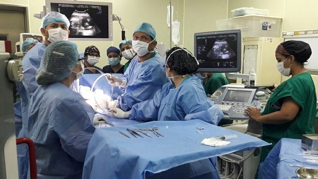 Cinco gestantes fueron sometidas a cirugías fetales para salvar la vida de sus bebés en riesgo