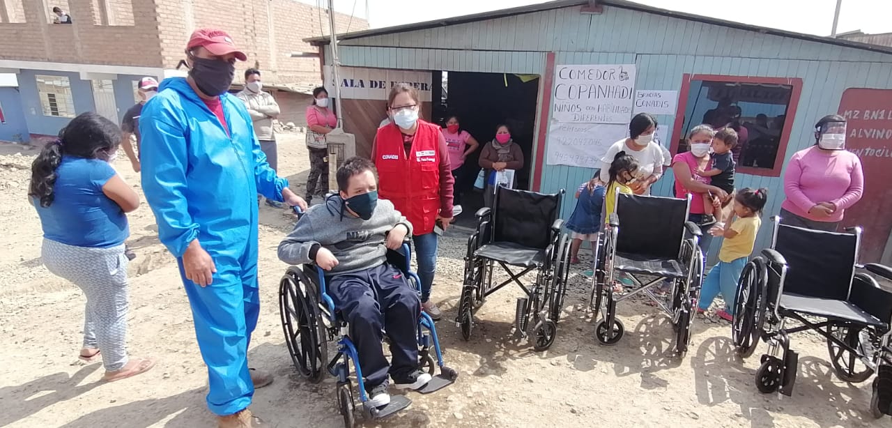 Entrega de sillas en Jicamarca 02