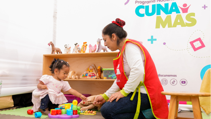 Midis acerca servicios del Estado a la población de Lurigancho-Chosica en feria multisectorial.