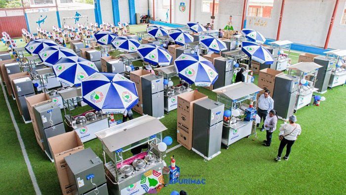 Gobierno regional de Apurímac fortalece el emprendimiento y la producción agropecuaria con entrega de equipos