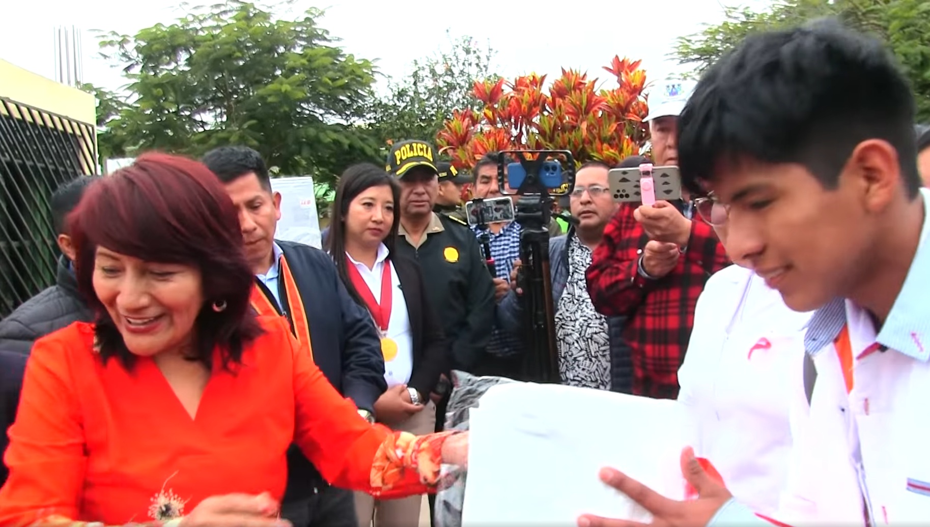 Institutos de Cañete y Mala reciben equipos de cómputo del Gobierno Regional de Lima.