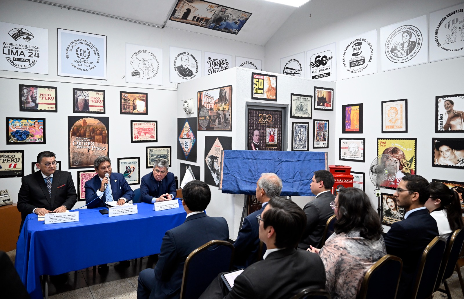 Cancillería y Serpost presentan emisión filatélica conmemorativa por los aniversarios de relaciones diplomáticas con Kuwait, Irak y Jordania