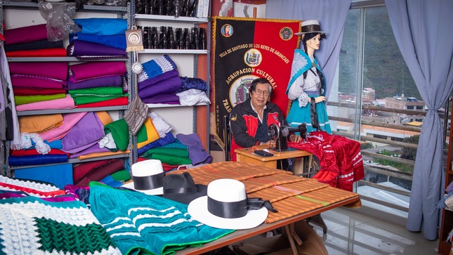 El Arte Que Da Vida Al Carnaval De Abancay: Enrique Orosco Oscco – Artesano Abanquino.