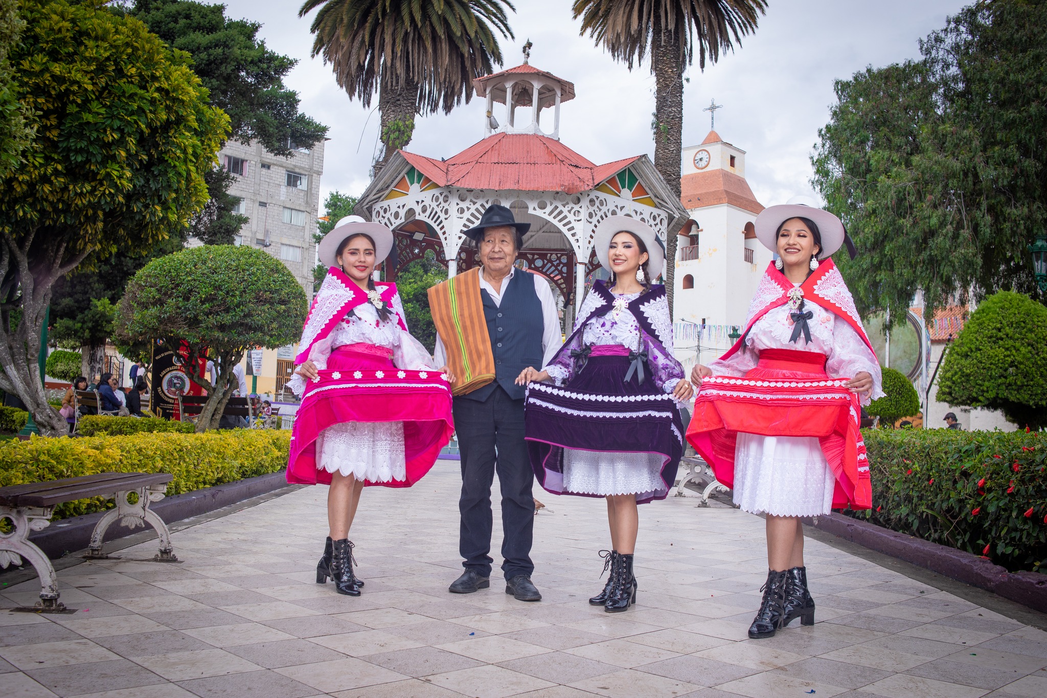El Arte Que Da Vida Al Carnaval De Abancay: Enrique Orosco Oscco – Artesano Abanquino.