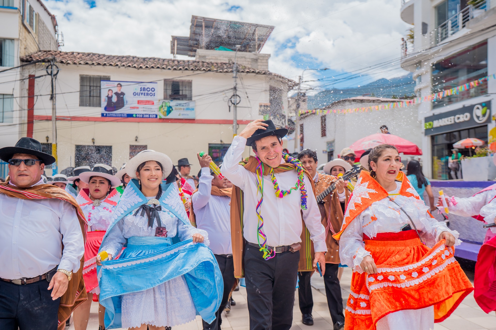 Comadres Celebran Con Alegría Y Tradición En El Carnaval De Abancay 2026