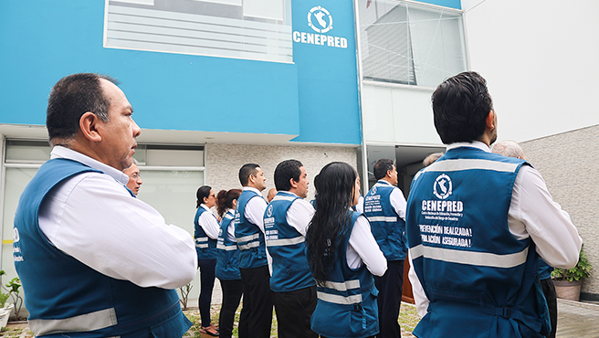 En cumplimiento del Decreto Supremo N° 127-2025-PCM, el CENEPRED inició la semana con la ceremonia de izamiento del Pabellón Nacional en su sede de San Isidro.