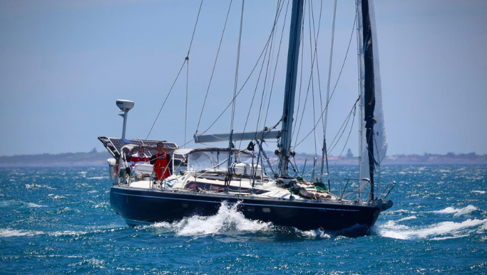 Navegante peruano Alejandro Hughes arriba a Uruguay en su segunda vuelta al mundo a vela